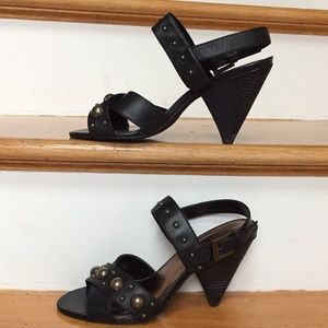 Kristin Davis VGUC triangle block heel style/studs